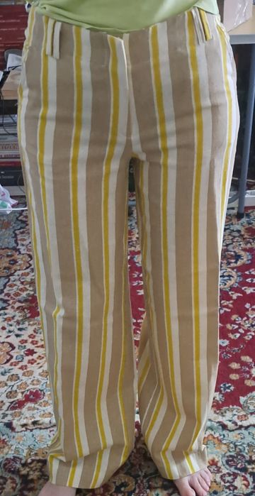 Zara: Pantaloni noi de in cu dungi, stil blugi