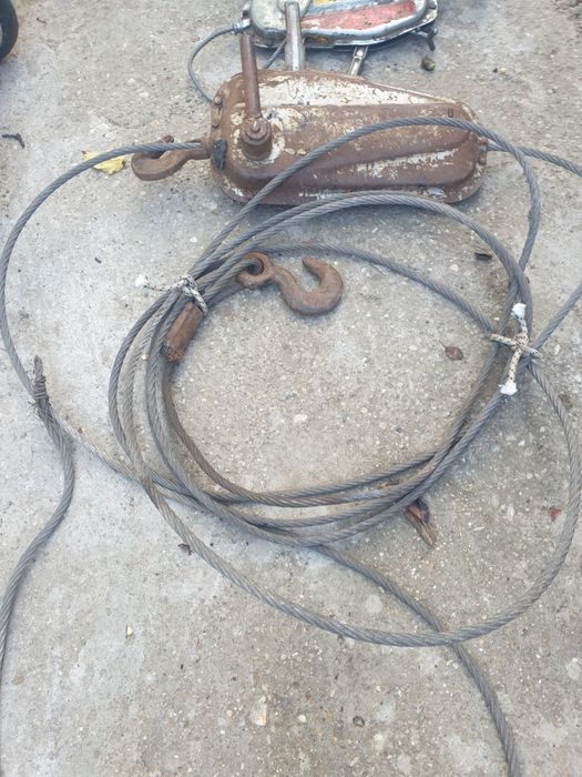 Ръчна лебедка с стоманено важе