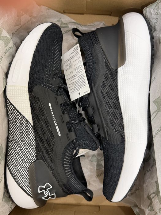 Женские кроссовки Андер Армор