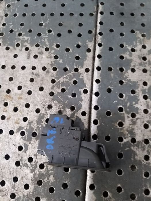 Buton geam electric dreapta fata vw touran 3 5ta868247