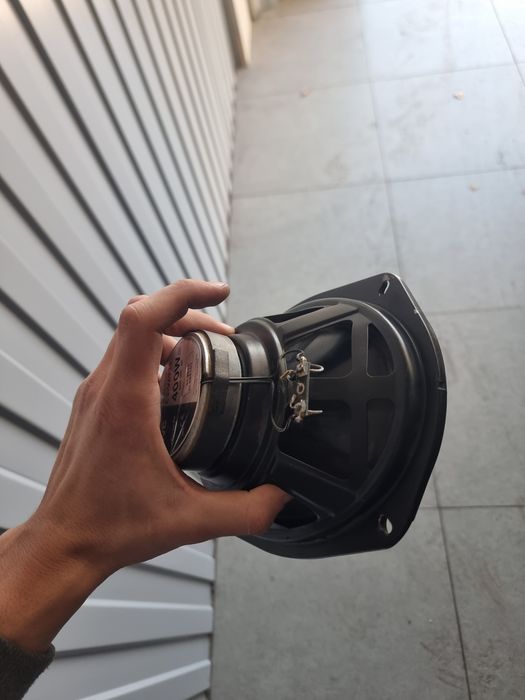 Пара колонок Jvc и номерные рамки