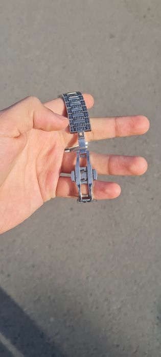 Qol soati qolga yaxshi turadi