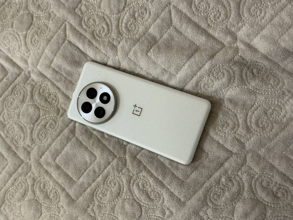 Продам Oneplus 13 CN 12/256
