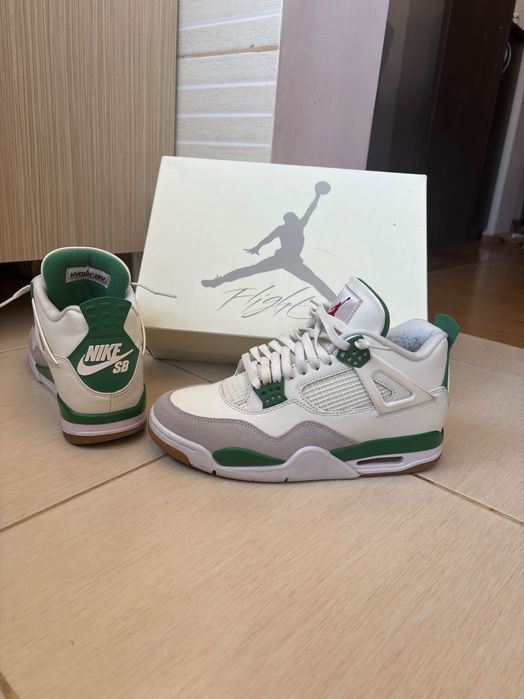 Air Jordan 4 Retro SB Pine Green