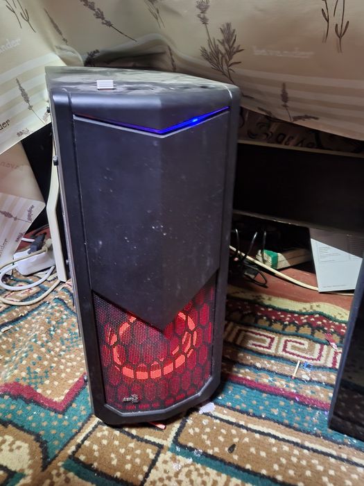 Vând sau schimb pc gaming merge foarte bine jocurile merge la maxim
