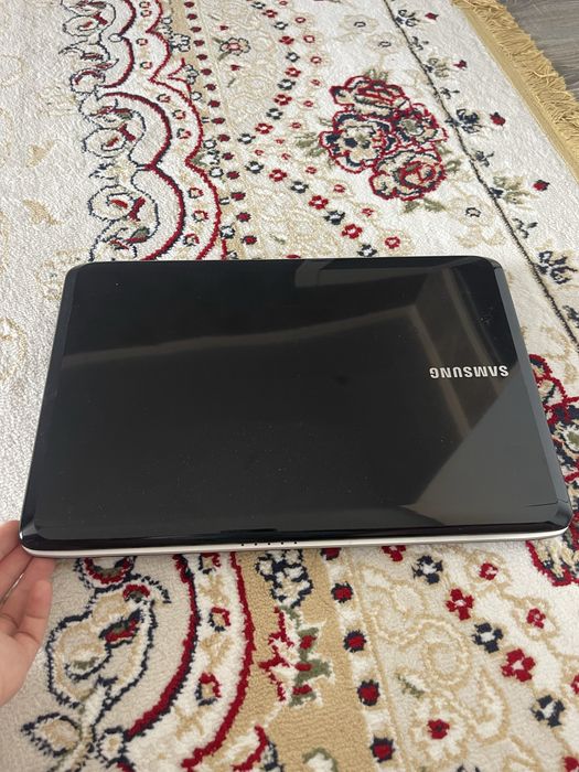 Срочно Ноутбук samsung rv510