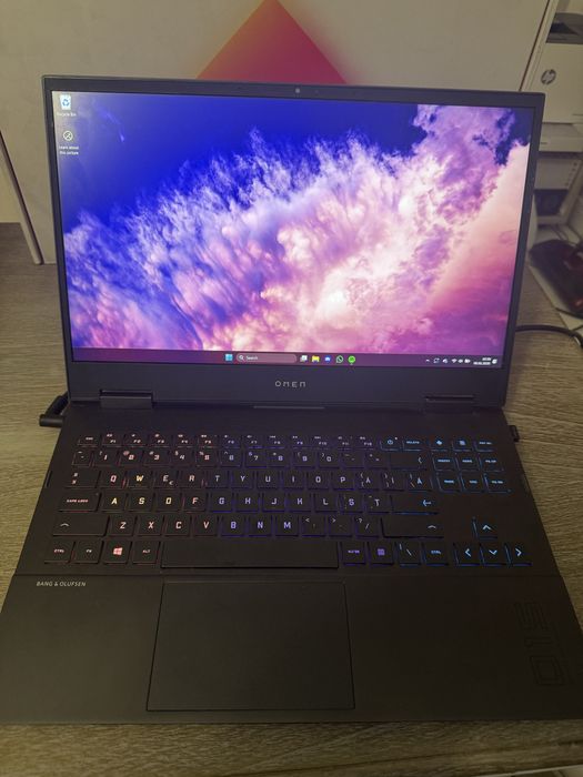 Laptop Omen 15 procesor ryzen 9 5900hx placa RTX 3070 32gb ram ddr4