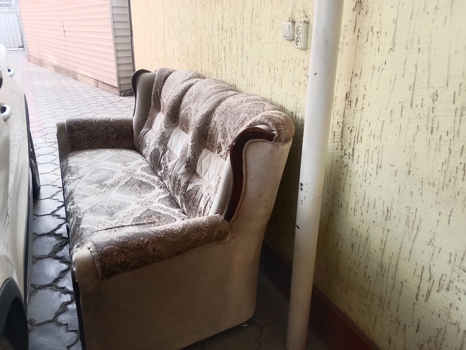 продам диван и два кресла в нормальном состоянии