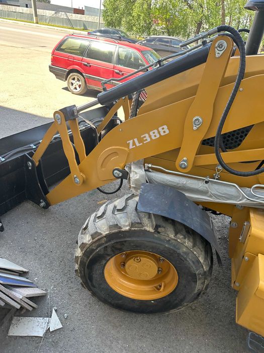 Экскаватор-погрузчик ZL-388