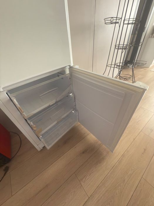 Продам холодильник Indesit