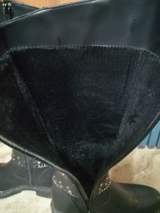 Продавам зимни дамски ботуши