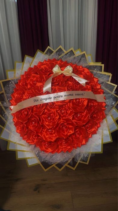 Buchet de trandafiri din satin