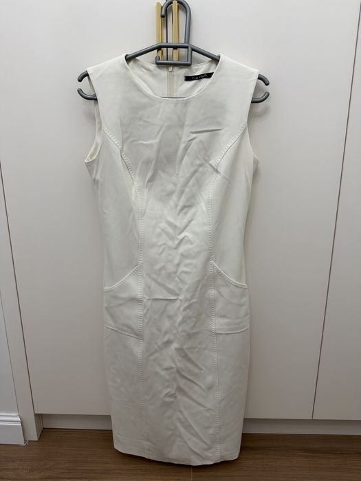 Продаю коктеильное платье, молочного цвета