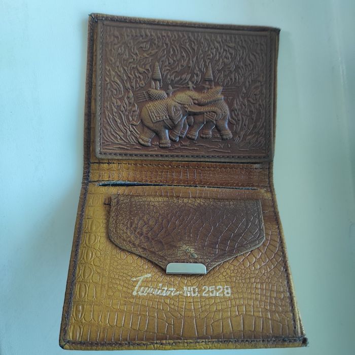 Продаю кожаное портмоне из крокодила в хорошем состоянии Б/У