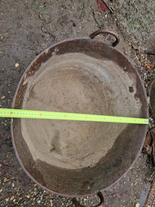 Vând căldare,ceaun ,tuci ,fonta