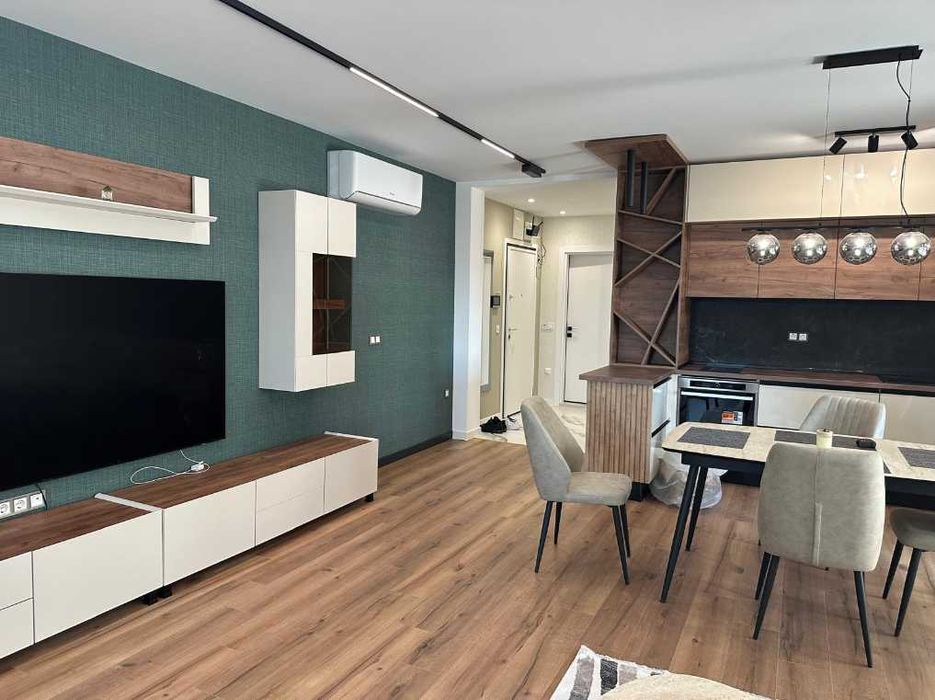 Дава се под наем Тристаен апартамент в Варна, Спортна зала - 141 кв.м за 1346.4 € - Снимка #2
