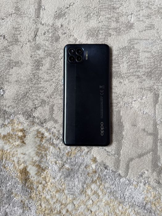 OPPO Reno4 смартфон