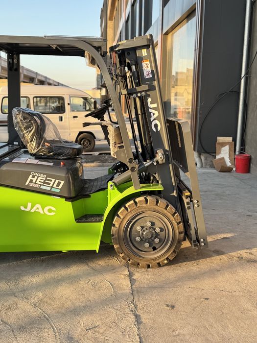 Электрический вилочный погрузчик Автокара Электр Кара "JAC" 2т 3м