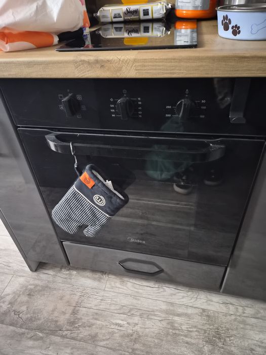 Модулна кухня с уреди