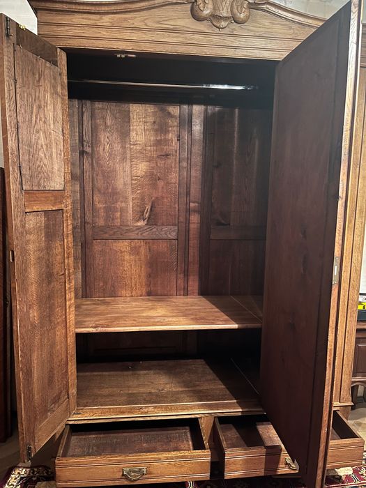 Старинен дъбов гардероб