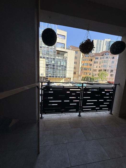Inchiriez apartament 3 camere