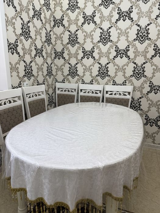 Продаю стол со стульями