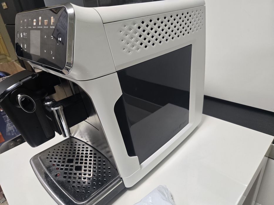 Автоматична кафемашина Philips Series 5400, EP5443