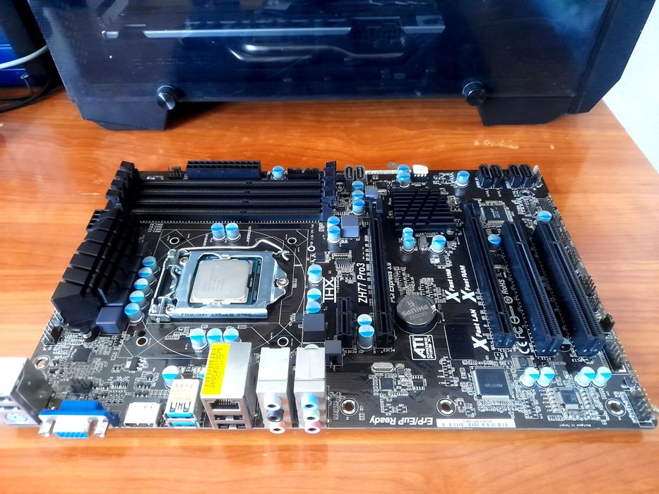 Vând placă de bază ZH77 pro Vând placă de bază ZH77 pro