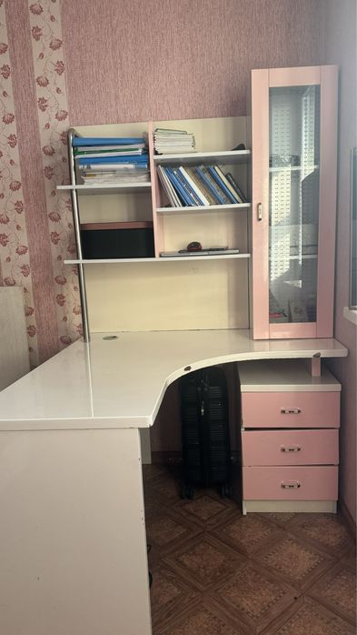 письменный стол с полками