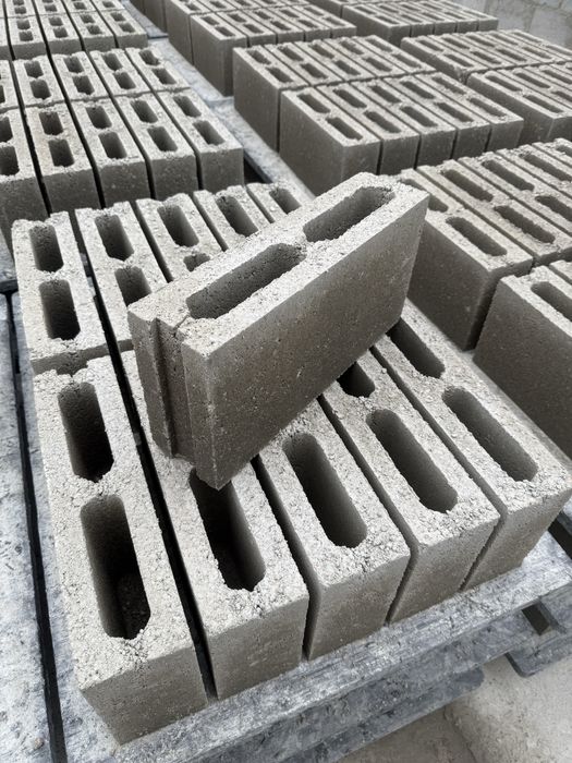 Пескоблок перегородочный, стеновой.