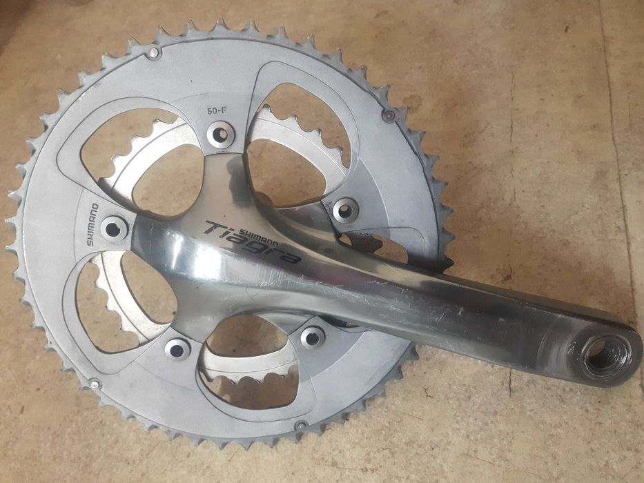 Shimano Тiagra 4600 / 170мм  Само десния курбел със плочите като на снимката, нямам ляв 170мм