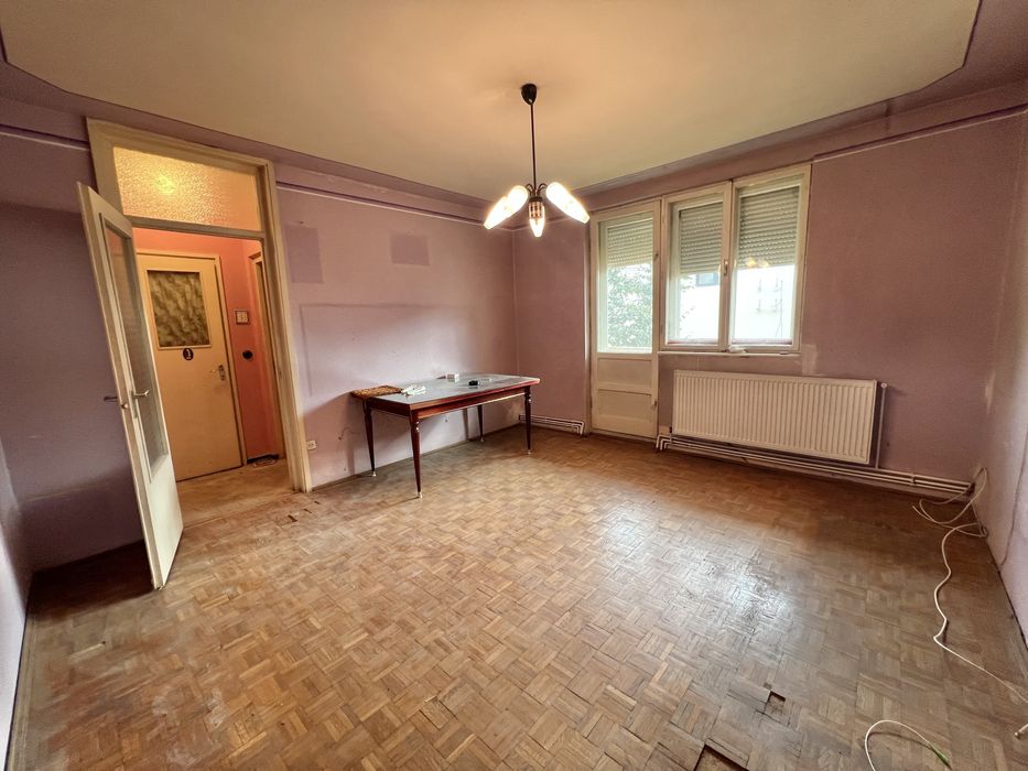 Apartament cu 2 camere de vanzare str Luptei