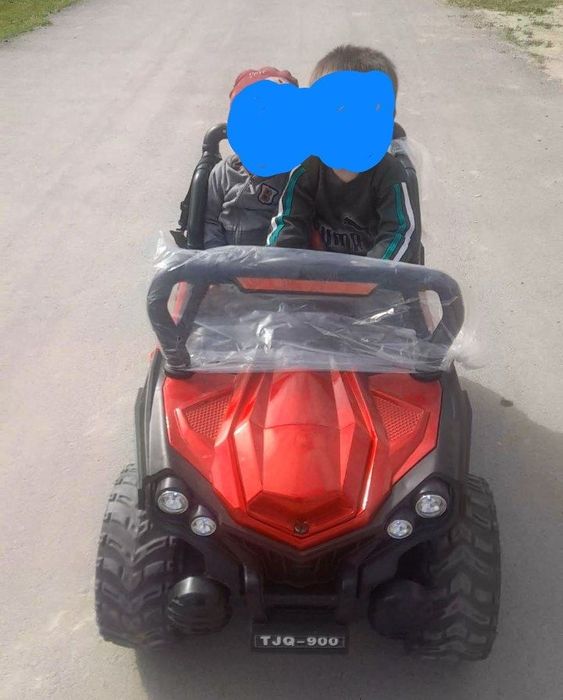 Bolalar elektromobil moshinasi sotiladi zaryadka bilan ishlaydi