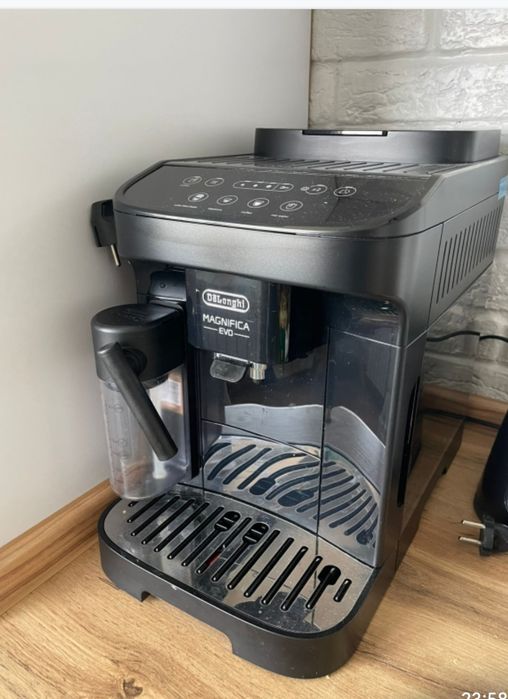 Продам кофе машина Delonghi.