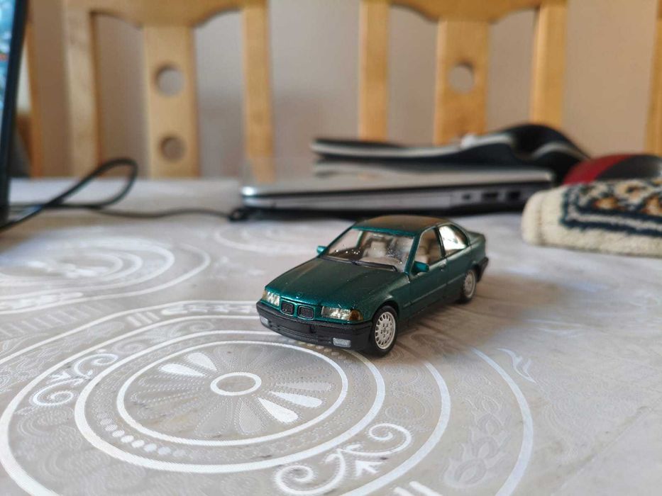Продам модель 1 43 BMW  Solido седан e36