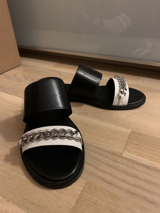 Чехли Marccain с метален детайл