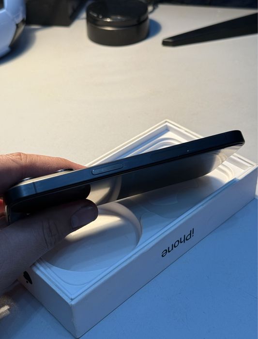 Продам iphone 15 pro 128gb Black Titanium