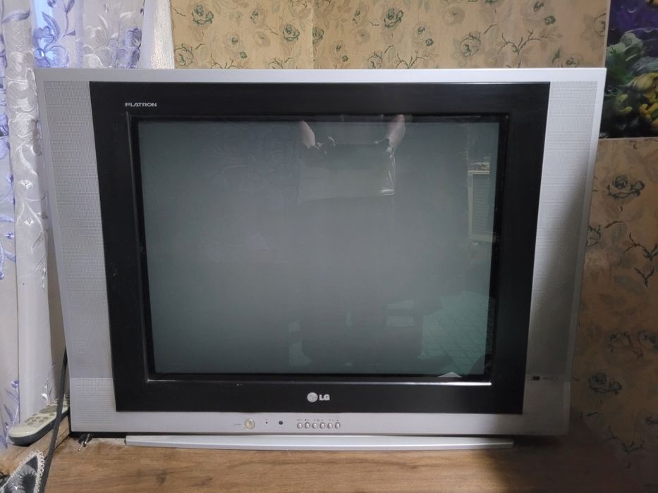 Телевизор LG  72 дм