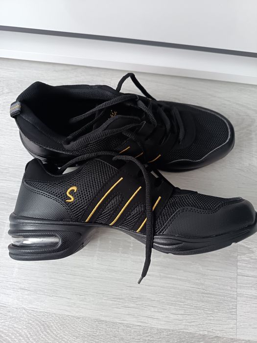 Маратонки за танци