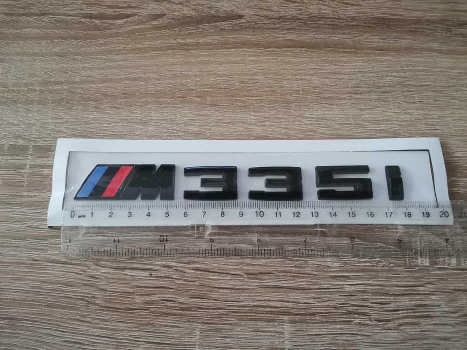 BMW М335i черен гланц емблема лого