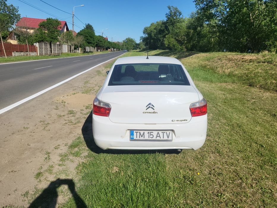 Vând Citroen elysee