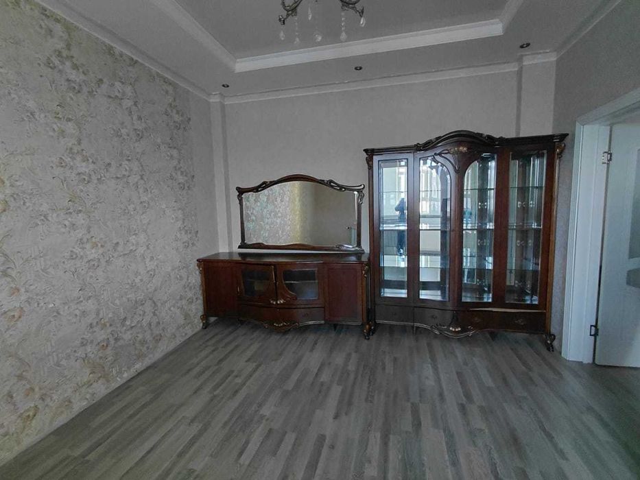 Продам шкаф для посуды, зеркало, тумбу