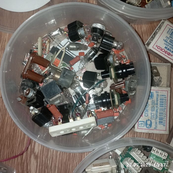 Продам радио детали б.у.