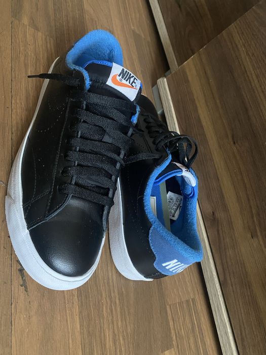 Adidasi Nike aprope noi