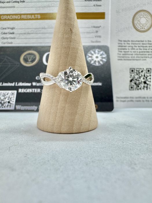 Сребърен пръстен с мойсанит (диамант) 1 карат