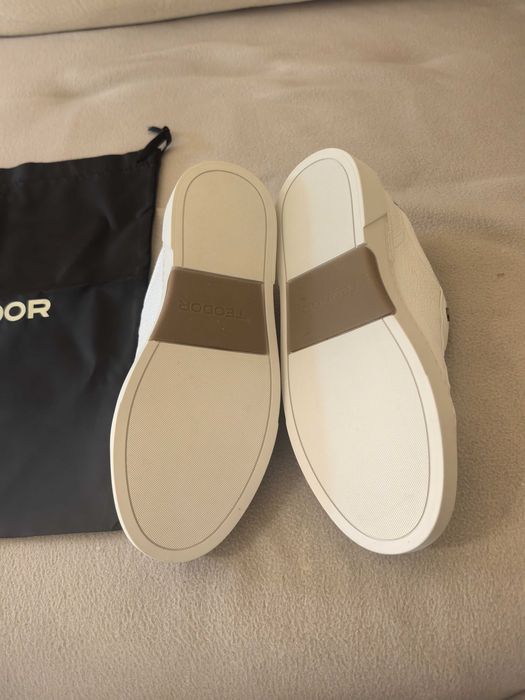 Бели спортно офицялни обувки мъжки