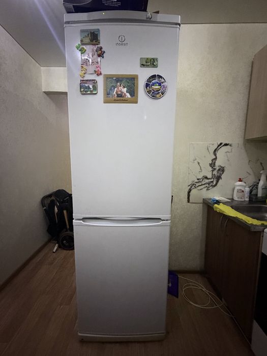Холодильник Indesit