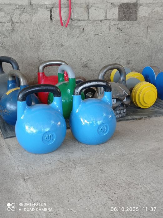 Гири штанги гантели.