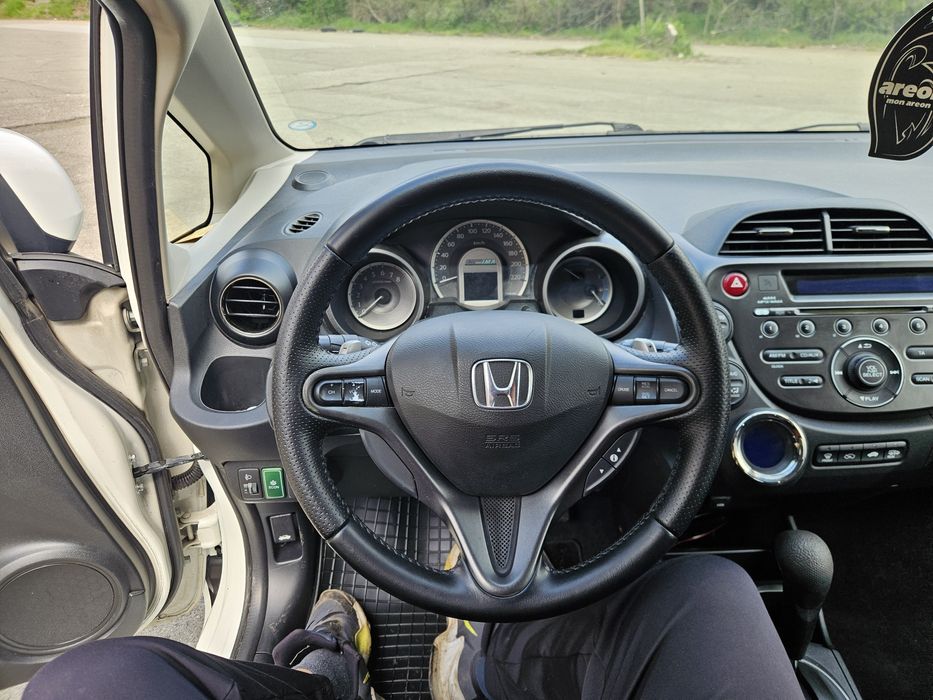 Honda Jazz 1.4 бензин хибрид