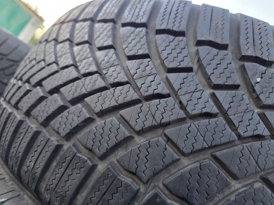 2бр Зимни гуми 235 55 17 - Bridgestone - DOT 2022